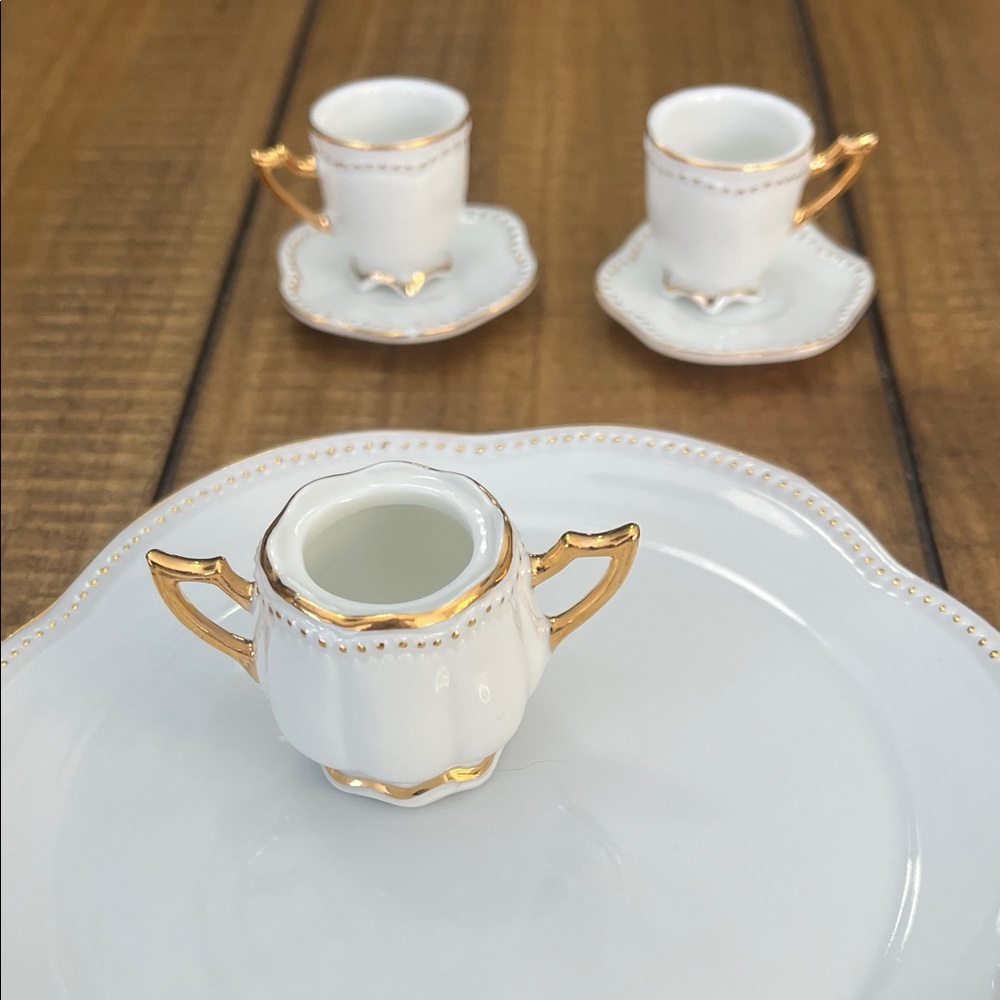 Elegant White and Gold Childs Tea Set - Picture 7 of 8
